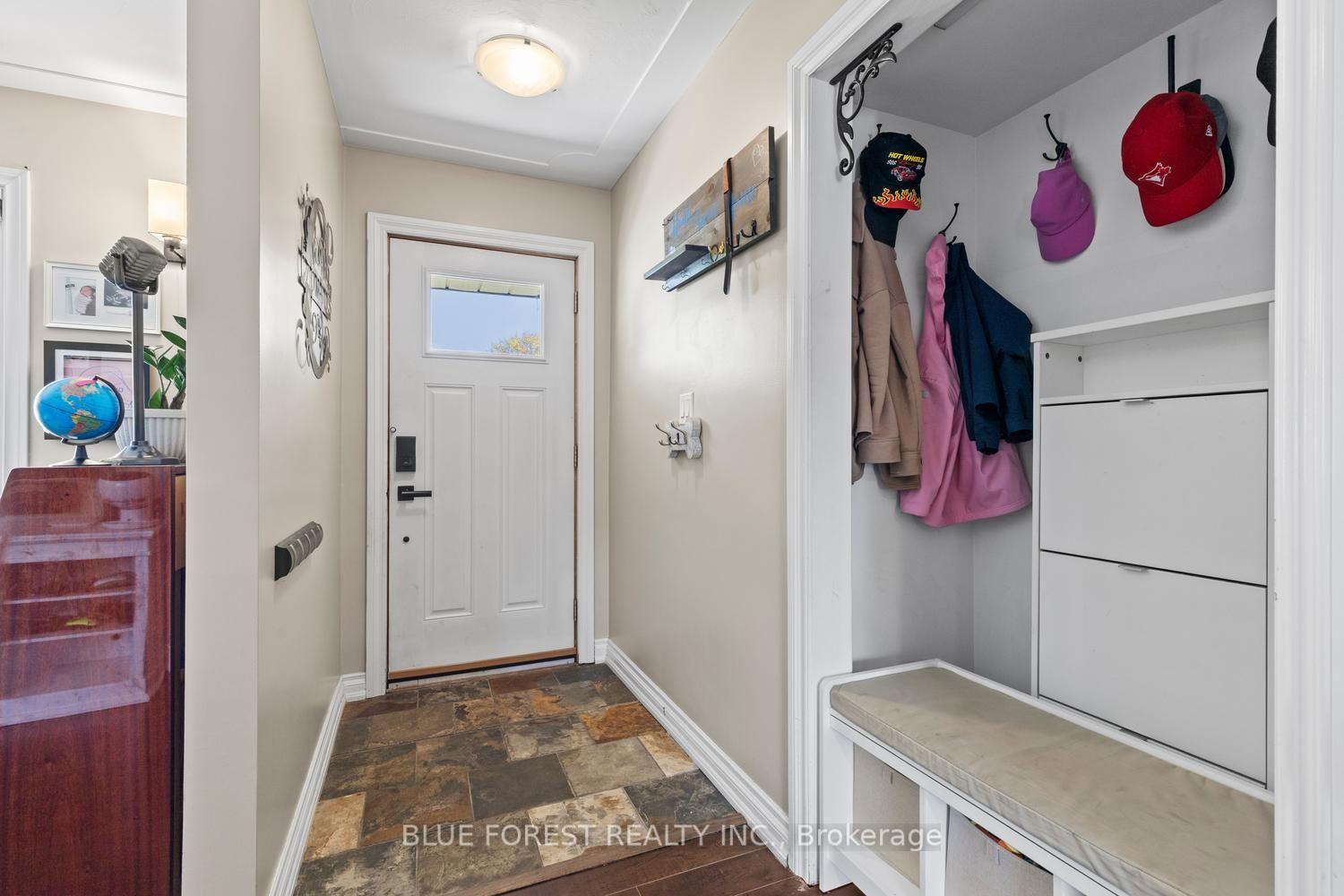 Photo 14 of 16 Dell Drive, Strathroy-Caradoc, SW — HOMEH
