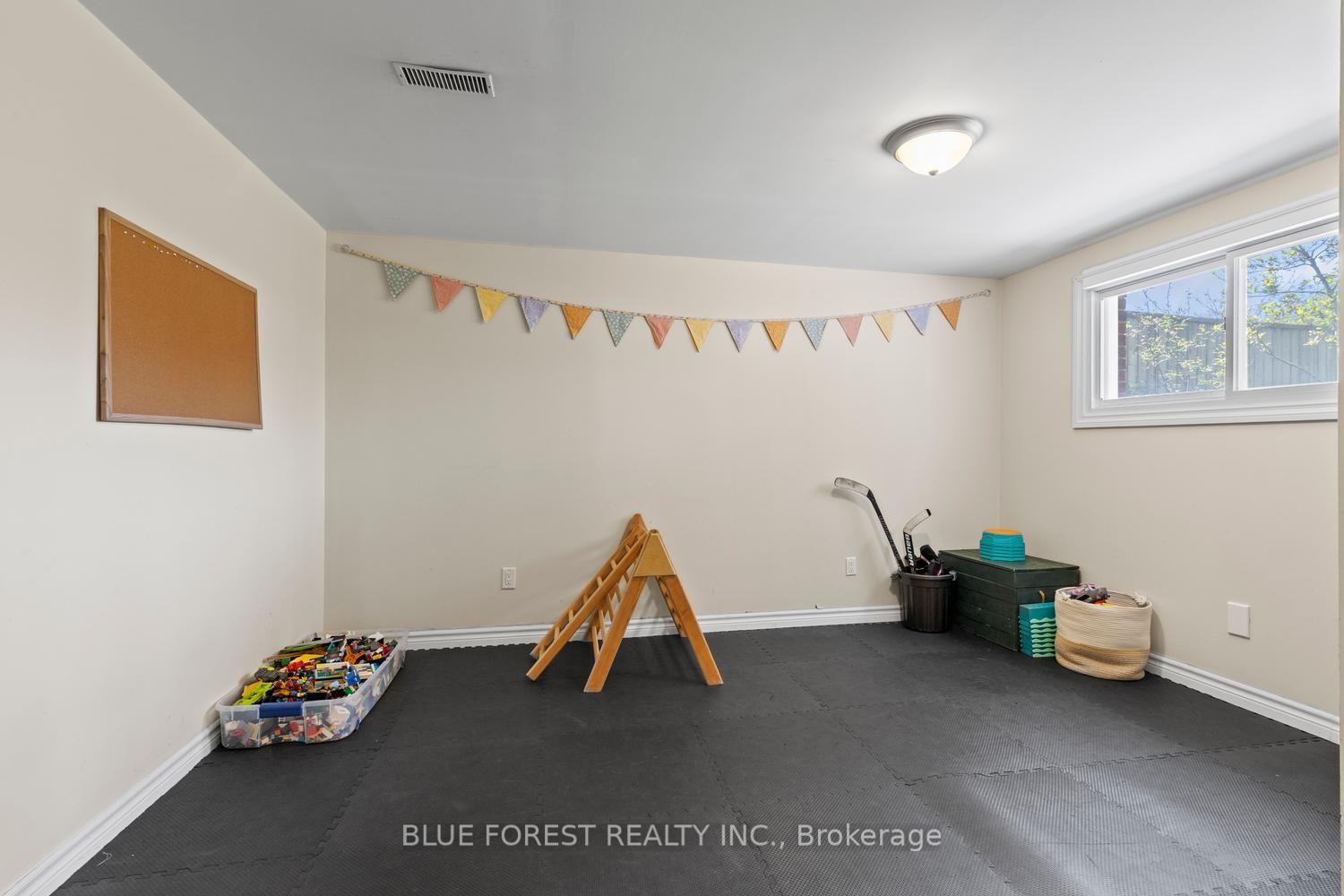 Photo 28 of 16 Dell Drive, Strathroy-Caradoc, SW — HOMEH