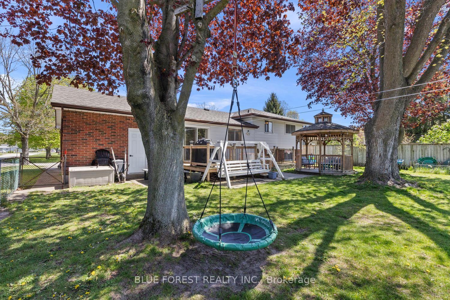 Photo 44 of 16 Dell Drive, Strathroy-Caradoc, SW — HOMEH