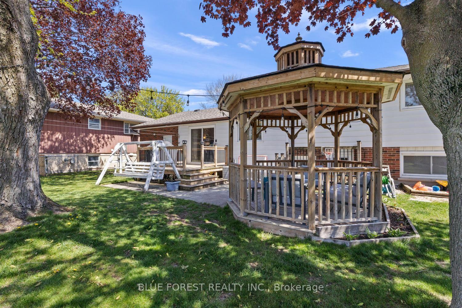 Photo 46 of 16 Dell Drive, Strathroy-Caradoc, SW — HOMEH