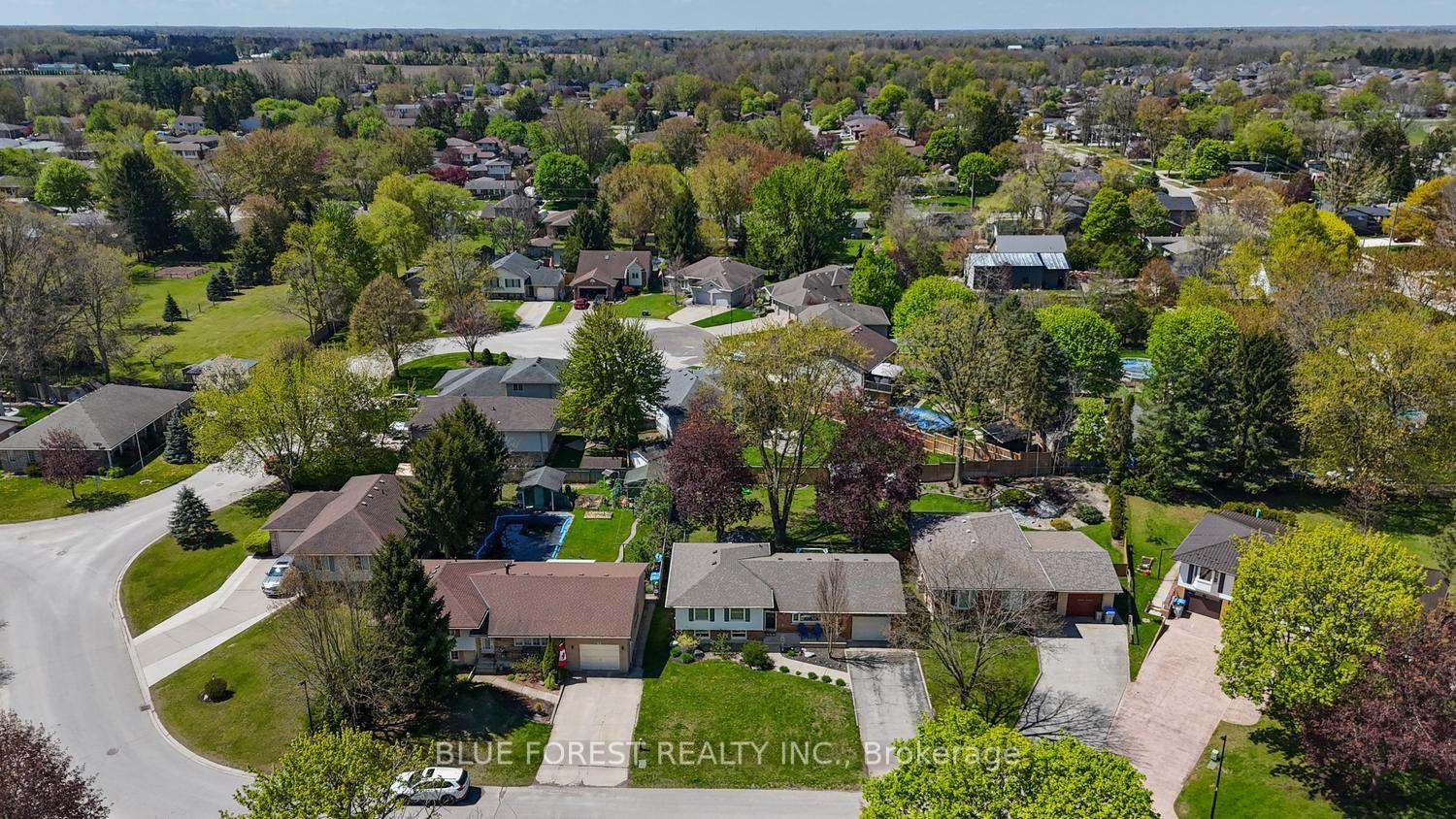 Photo 51 of 16 Dell Drive, Strathroy-Caradoc, SW — HOMEH