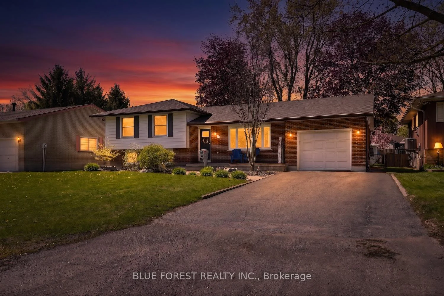 Photo 3 of 16 Dell Drive, Strathroy-Caradoc, SW — HOMEH