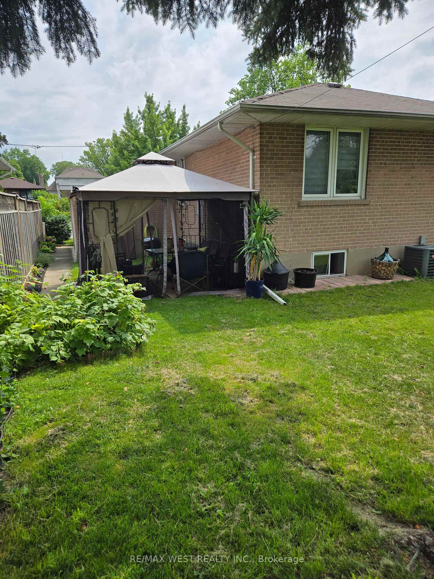 Photo 7 of 26 Nipissing Drive, Etobicoke, Islington-City Centre West — HOMEH