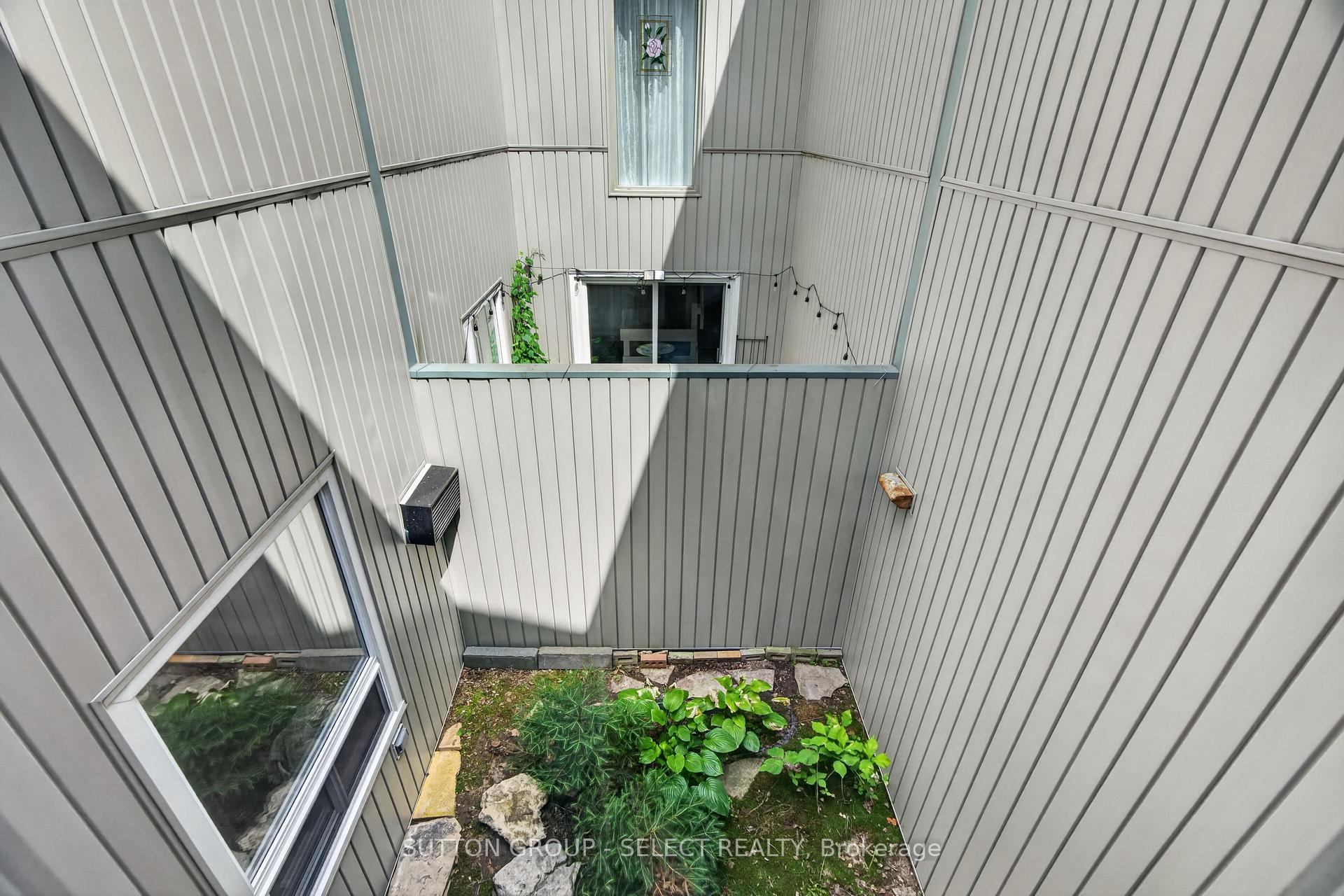Photo 22 of 665 Woodcrest Boulevard, London, South M — HOMEH