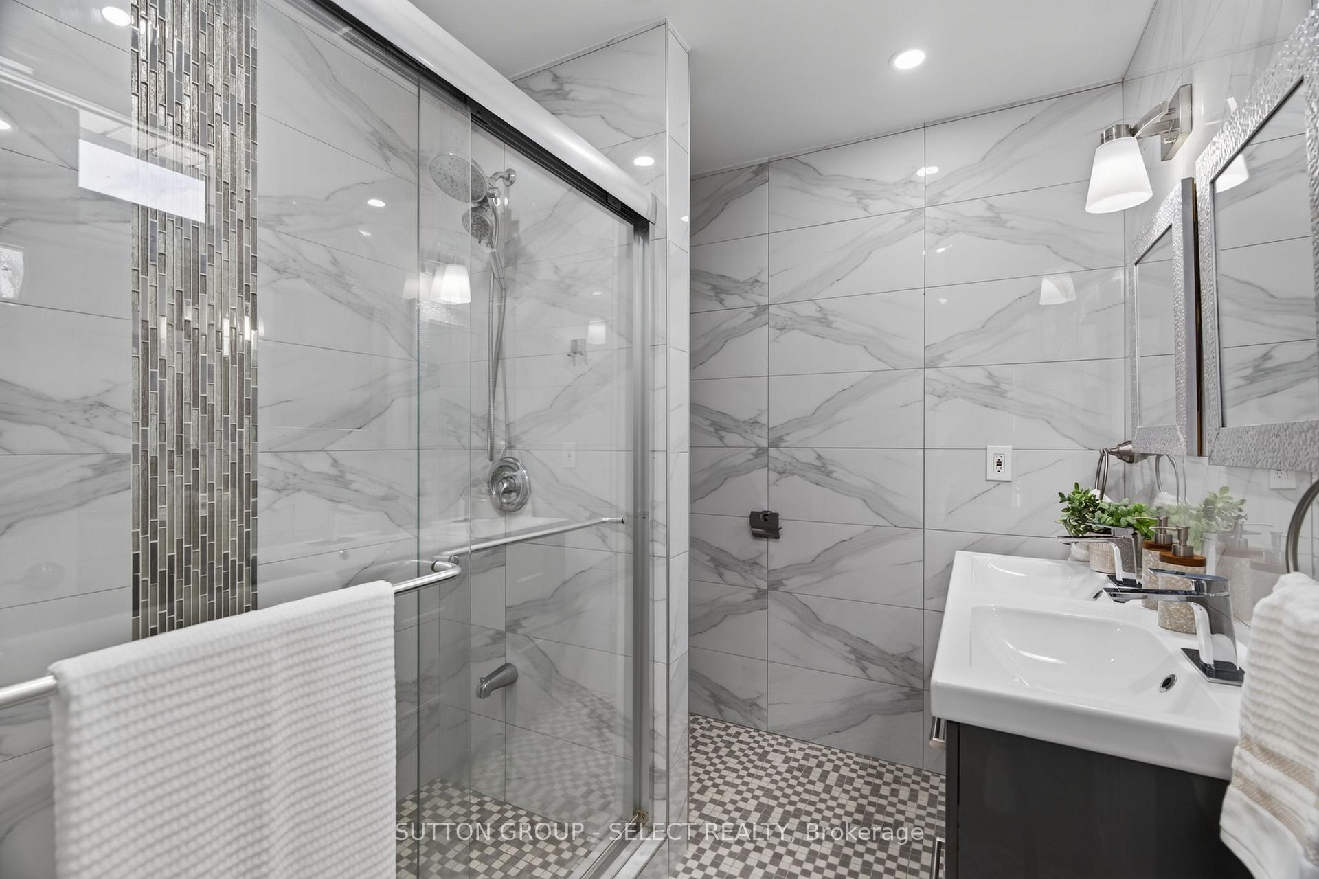 Photo 25 of 665 Woodcrest Boulevard, London, South M — HOMEH