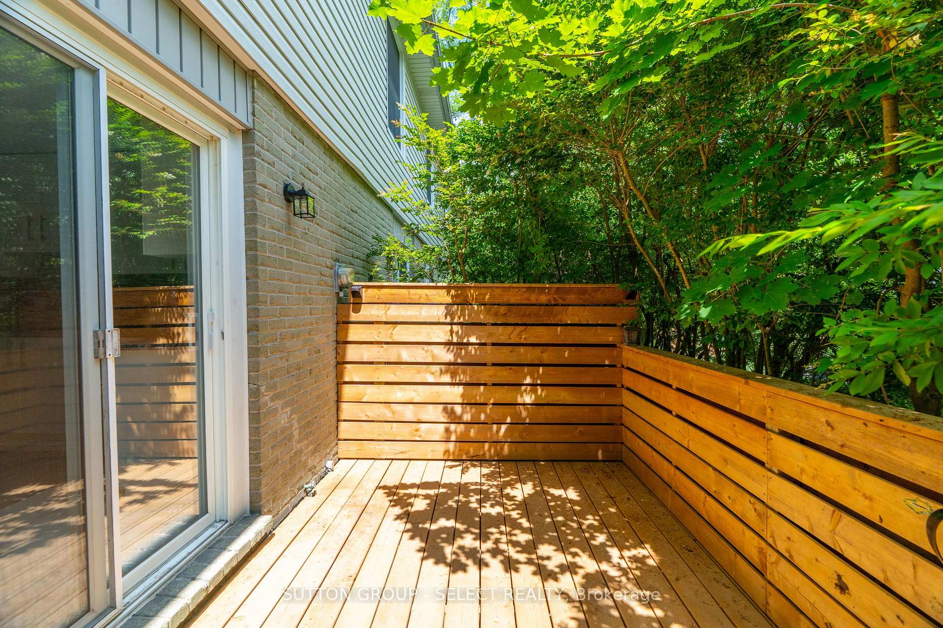 Photo 43 of 665 Woodcrest Boulevard, London, South M — HOMEH