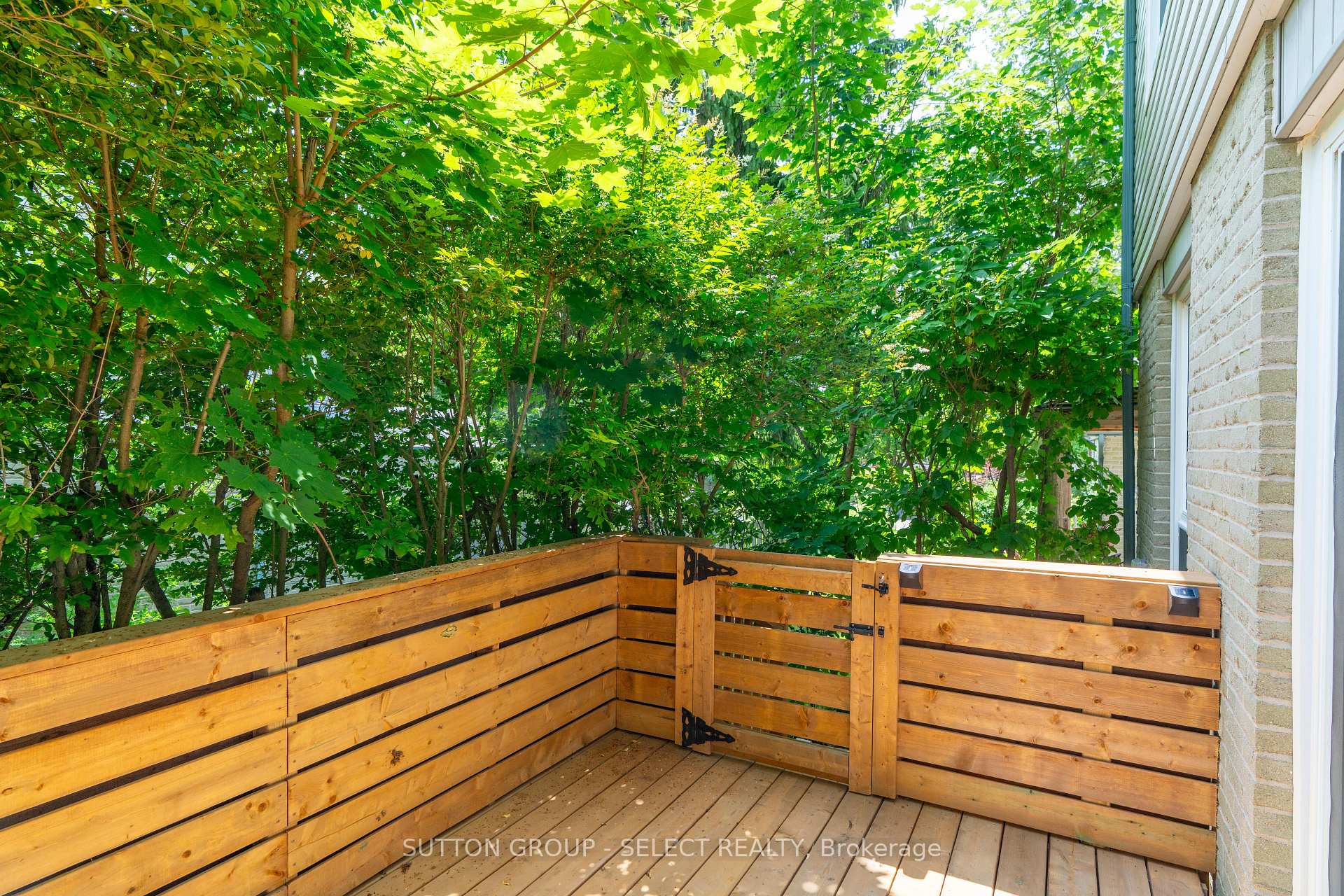 Photo 44 of 665 Woodcrest Boulevard, London, South M — HOMEH