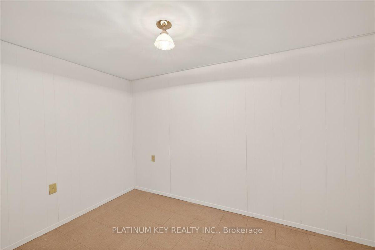 Photo 21 of Unit 6, 307 Metcalfe Street E, Strathroy-Caradoc, NE — HOMEH