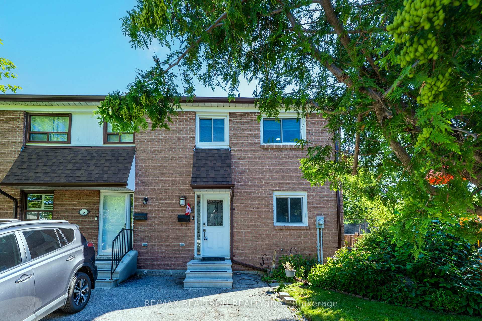 Photo 1 of 7 Spy Appleway, North York, Parkwoods-Donalda — HOMEH