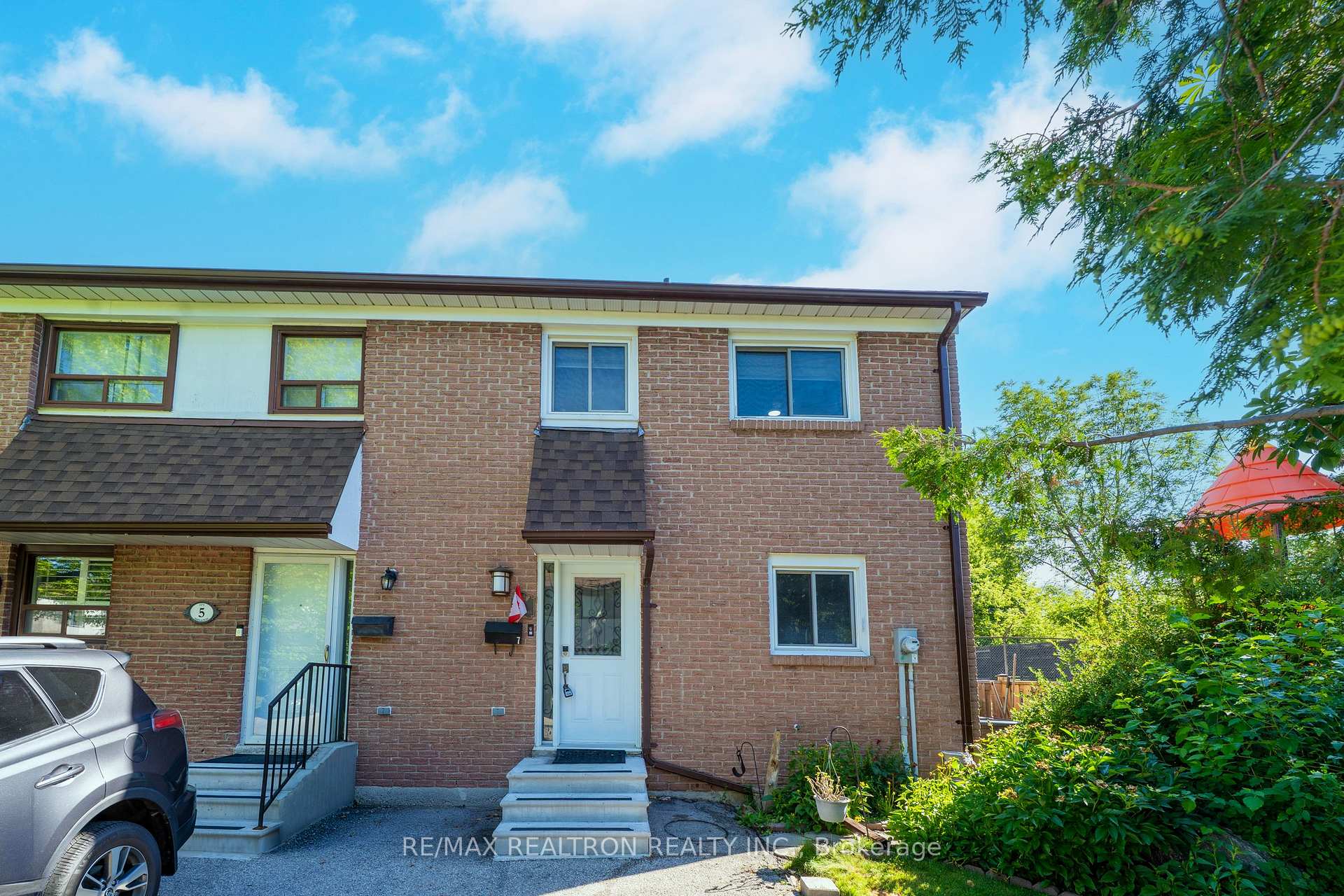 Photo 2 of 7 Spy Appleway, North York, Parkwoods-Donalda — HOMEH