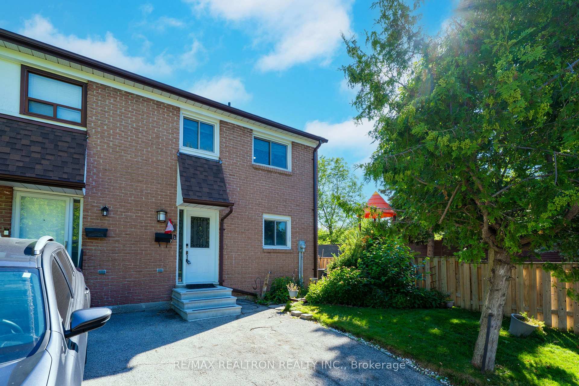 Photo 3 of 7 Spy Appleway, North York, Parkwoods-Donalda — HOMEH