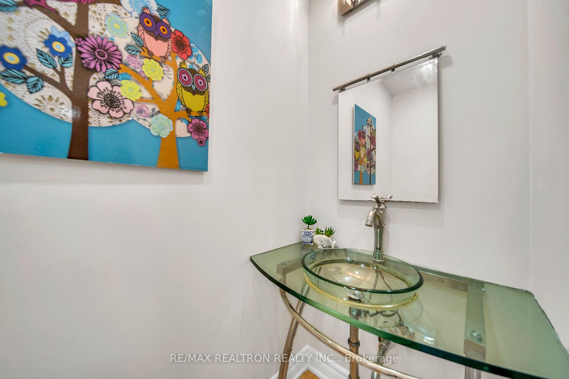 Photo 6 of 7 Spy Appleway, North York, Parkwoods-Donalda — HOMEH