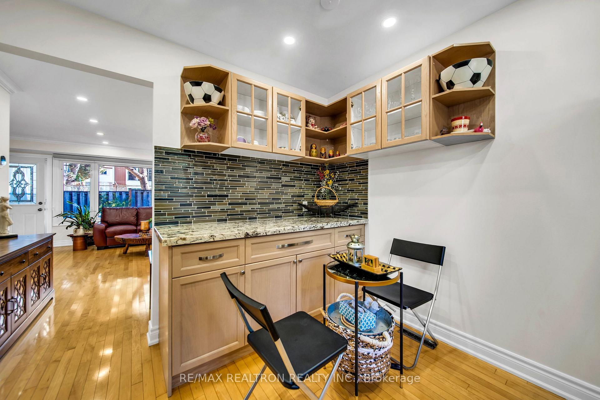 Photo 9 of 7 Spy Appleway, North York, Parkwoods-Donalda — HOMEH