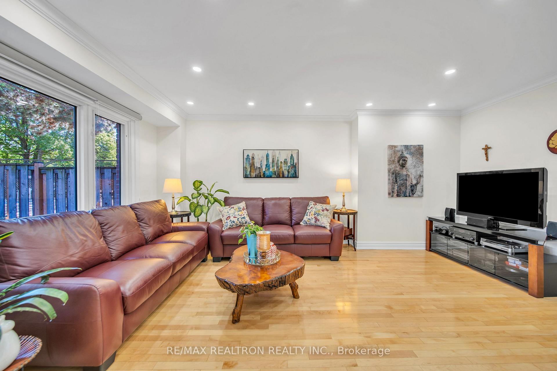 Photo 10 of 7 Spy Appleway, North York, Parkwoods-Donalda — HOMEH