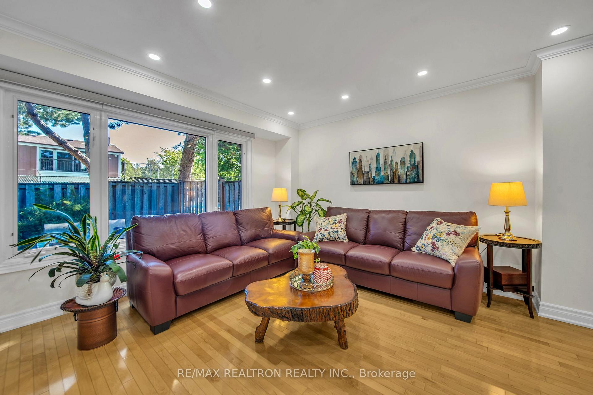 Photo 11 of 7 Spy Appleway, North York, Parkwoods-Donalda — HOMEH