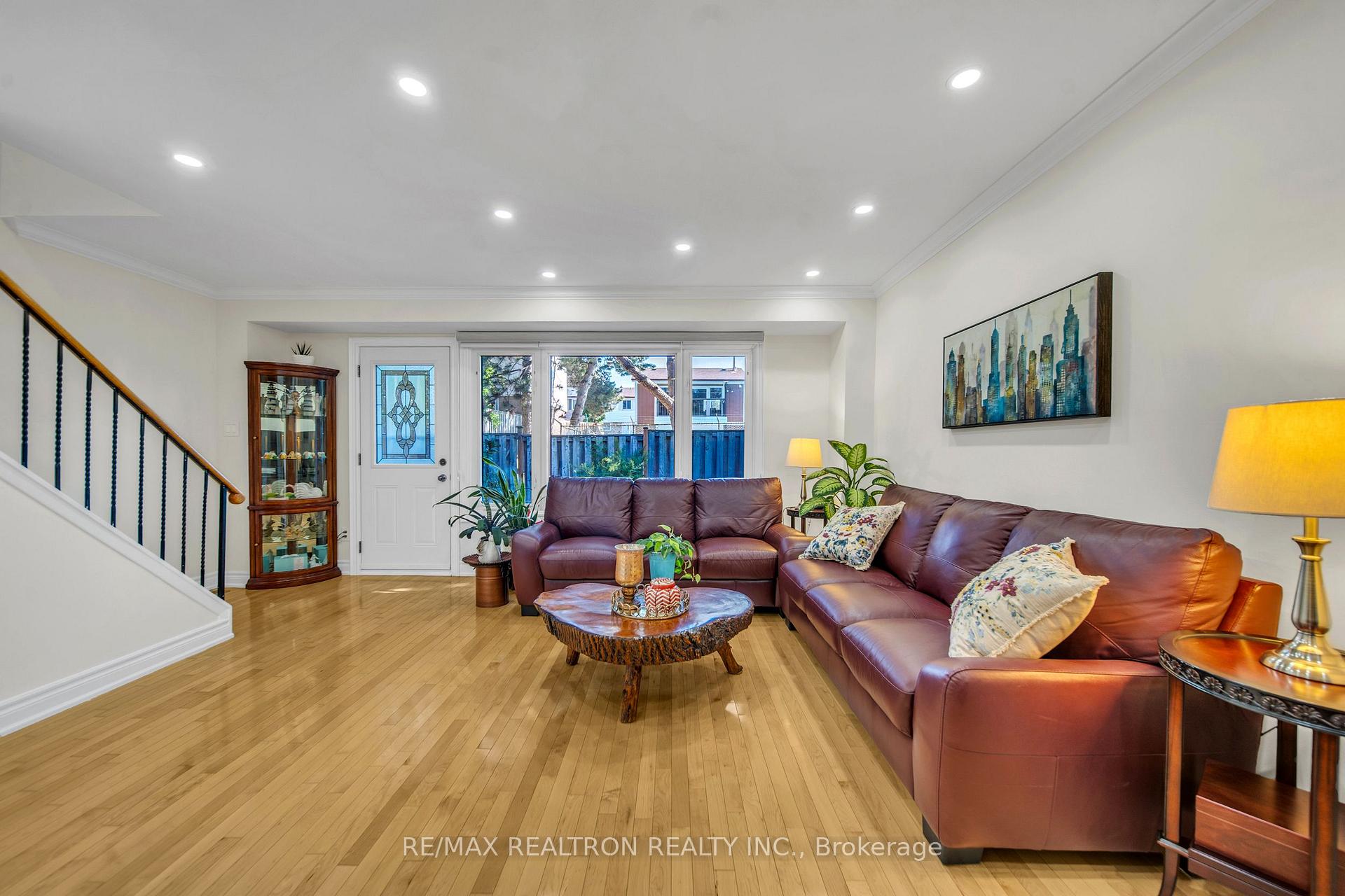 Photo 12 of 7 Spy Appleway, North York, Parkwoods-Donalda — HOMEH