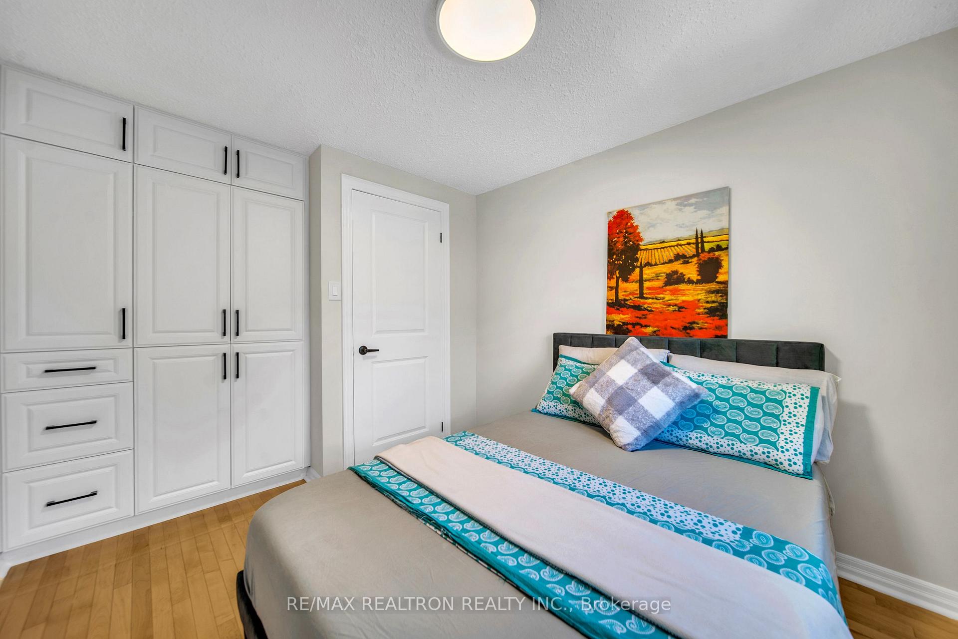 Photo 14 of 7 Spy Appleway, North York, Parkwoods-Donalda — HOMEH