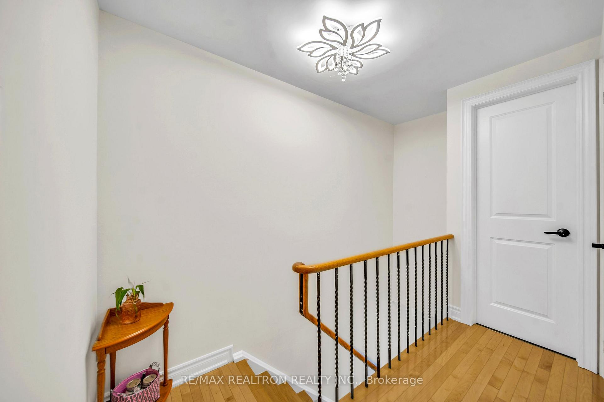 Photo 21 of 7 Spy Appleway, North York, Parkwoods-Donalda — HOMEH