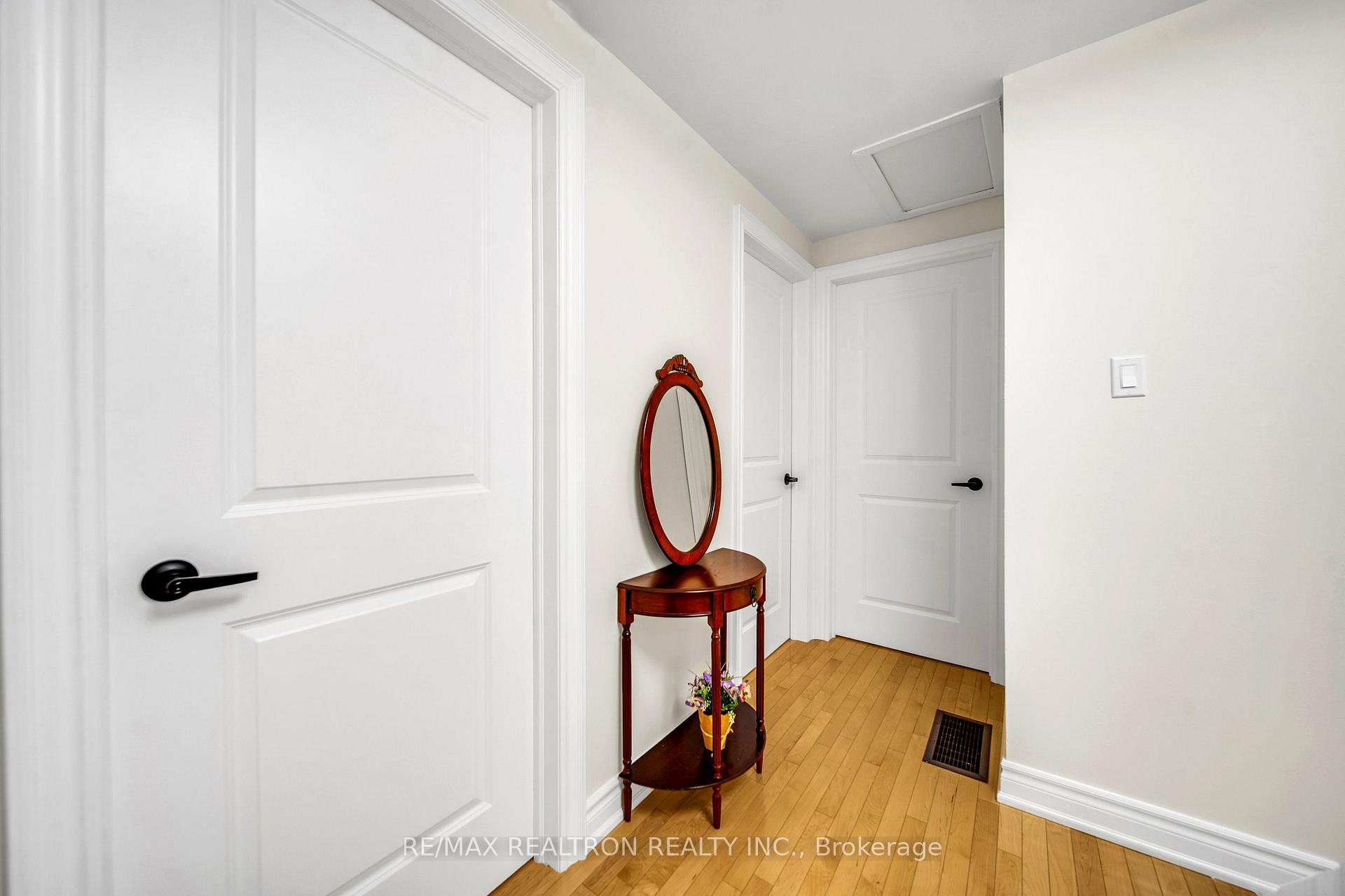 Photo 22 of 7 Spy Appleway, North York, Parkwoods-Donalda — HOMEH