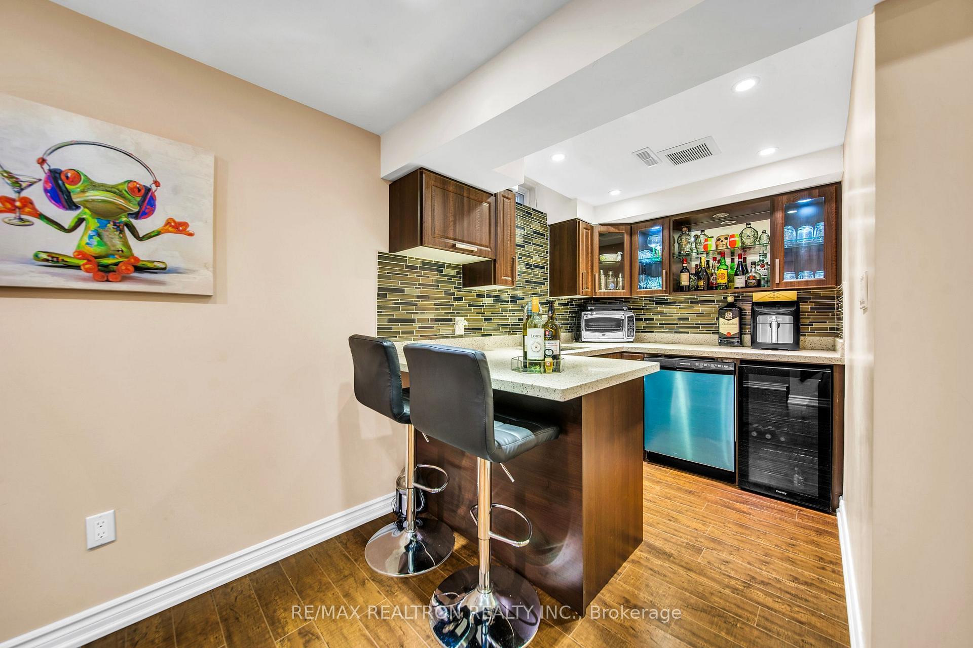 Photo 26 of 7 Spy Appleway, North York, Parkwoods-Donalda — HOMEH