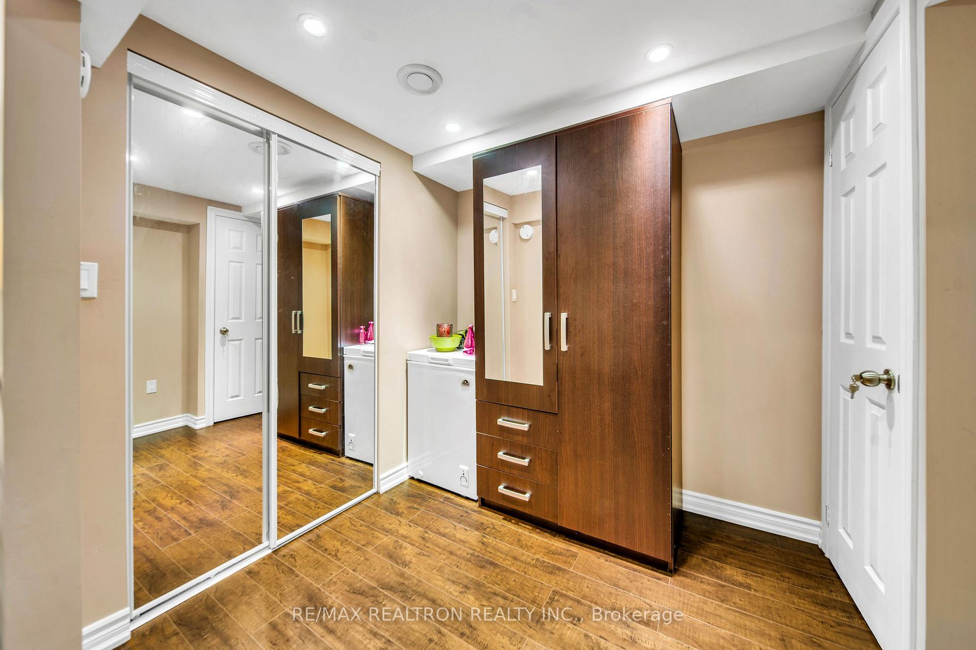 Photo 31 of 7 Spy Appleway, North York, Parkwoods-Donalda — HOMEH