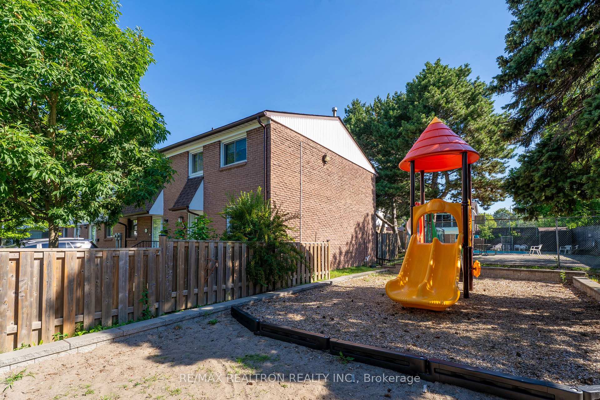 Photo 41 of 7 Spy Appleway, North York, Parkwoods-Donalda — HOMEH