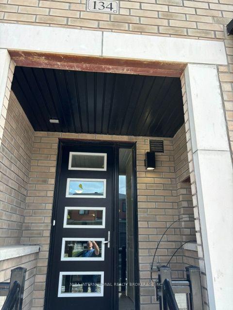 Photo 2 of 134 Turnberry Lane, Barrie, Painswick South — HOMEH
