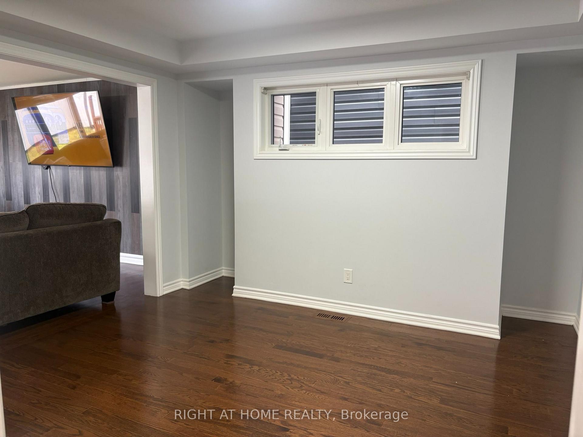 Photo 9 of 333 Rouncey Road, Ottawa, Kanata - Emerald Meadows/Trailwest — HOMEH