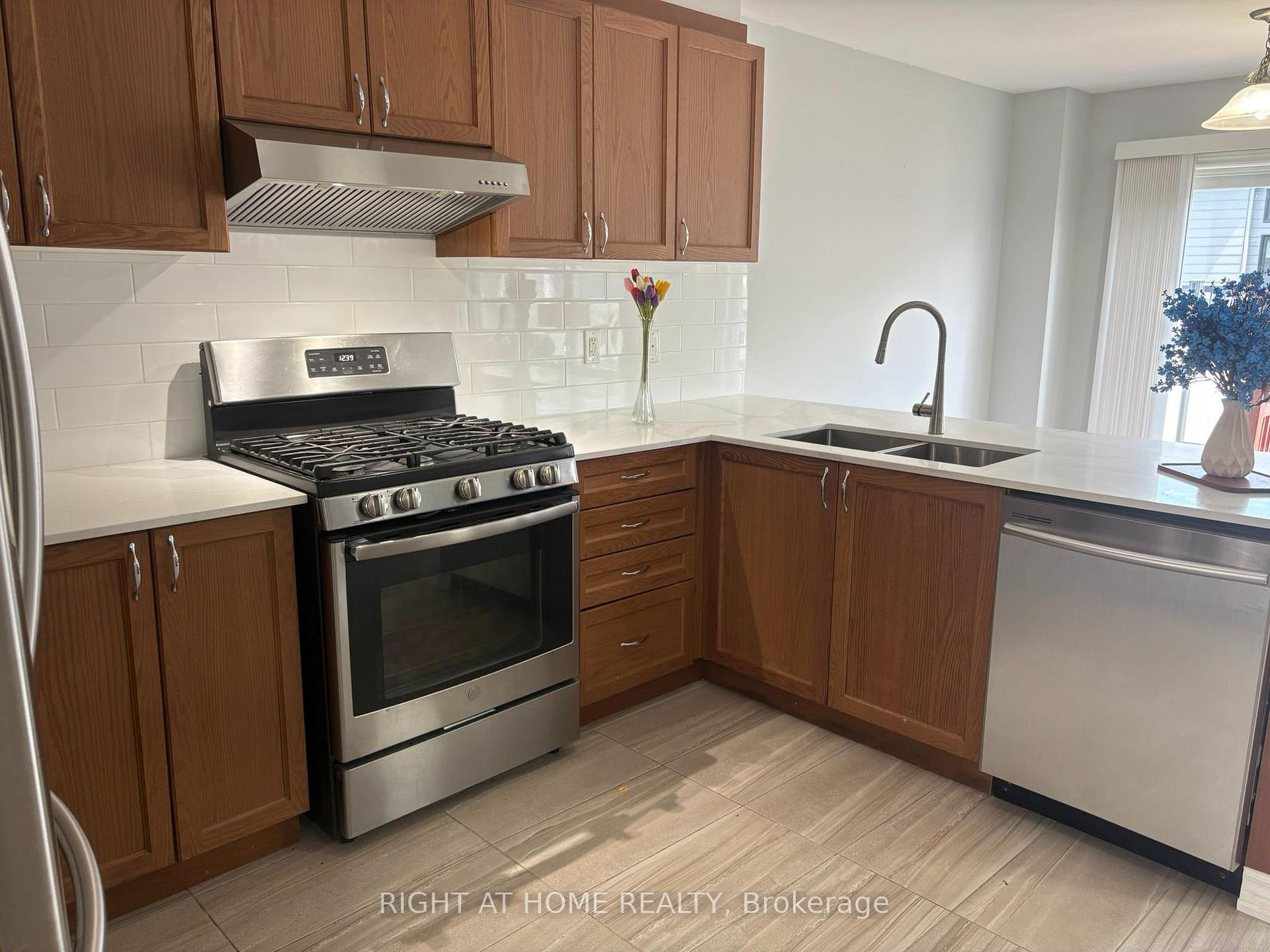 Photo 12 of 333 Rouncey Road, Ottawa, Kanata - Emerald Meadows/Trailwest — HOMEH