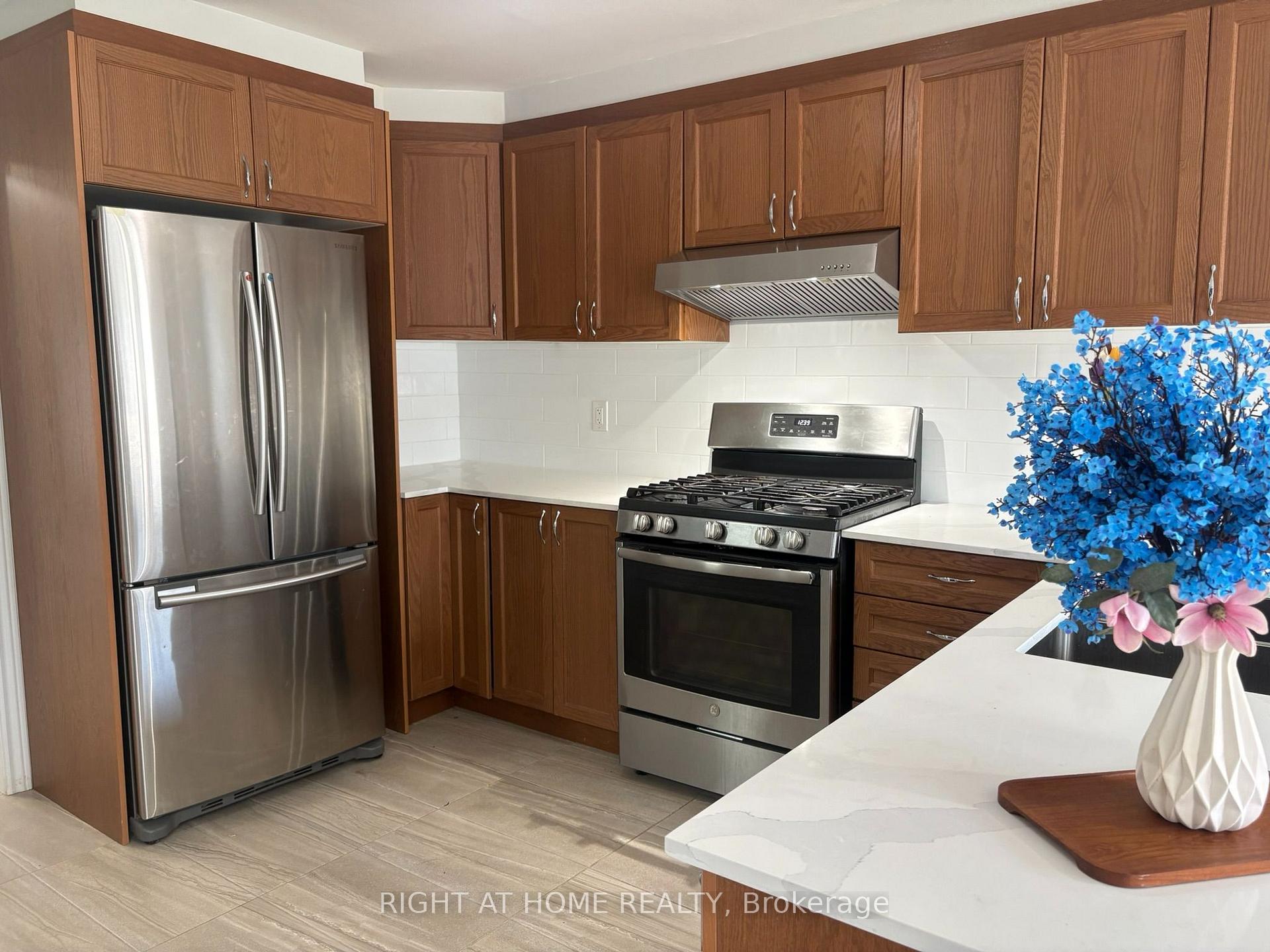 Photo 14 of 333 Rouncey Road, Ottawa, Kanata - Emerald Meadows/Trailwest — HOMEH