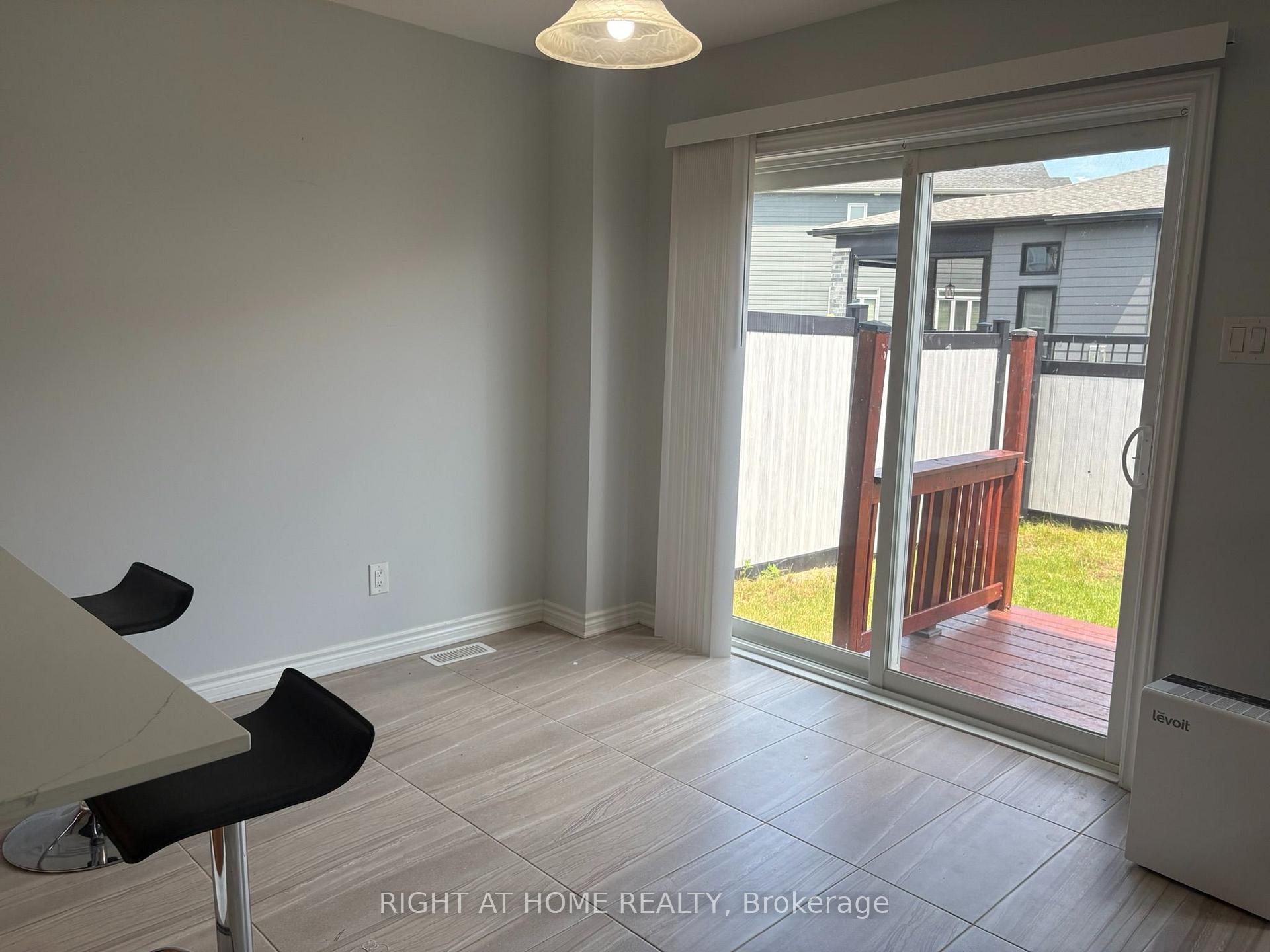 Photo 15 of 333 Rouncey Road, Ottawa, Kanata - Emerald Meadows/Trailwest — HOMEH