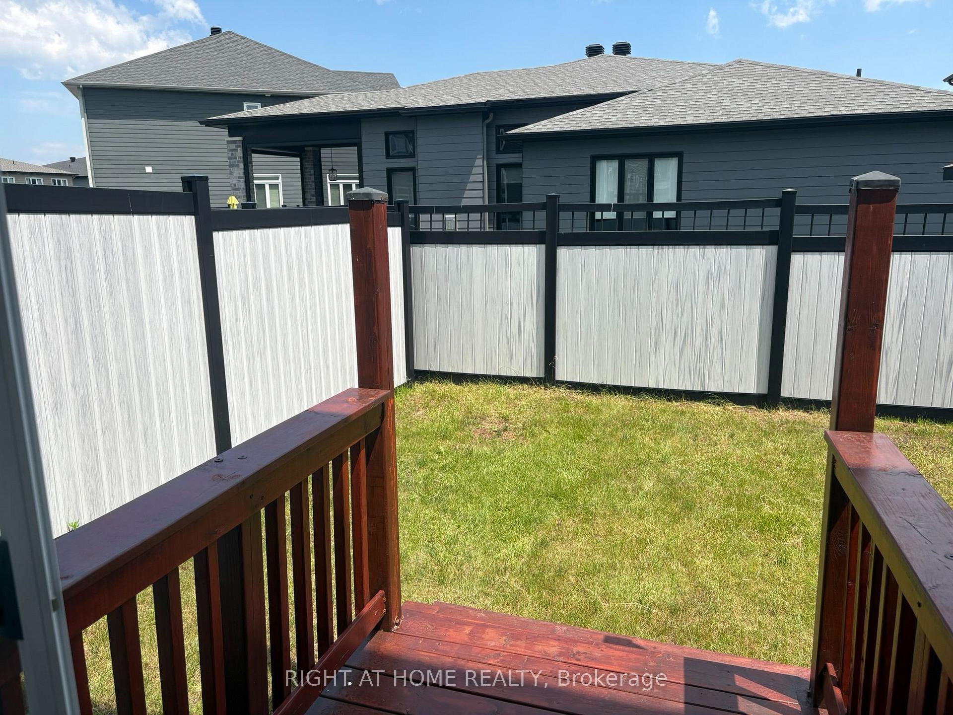 Photo 33 of 333 Rouncey Road, Ottawa, Kanata - Emerald Meadows/Trailwest — HOMEH