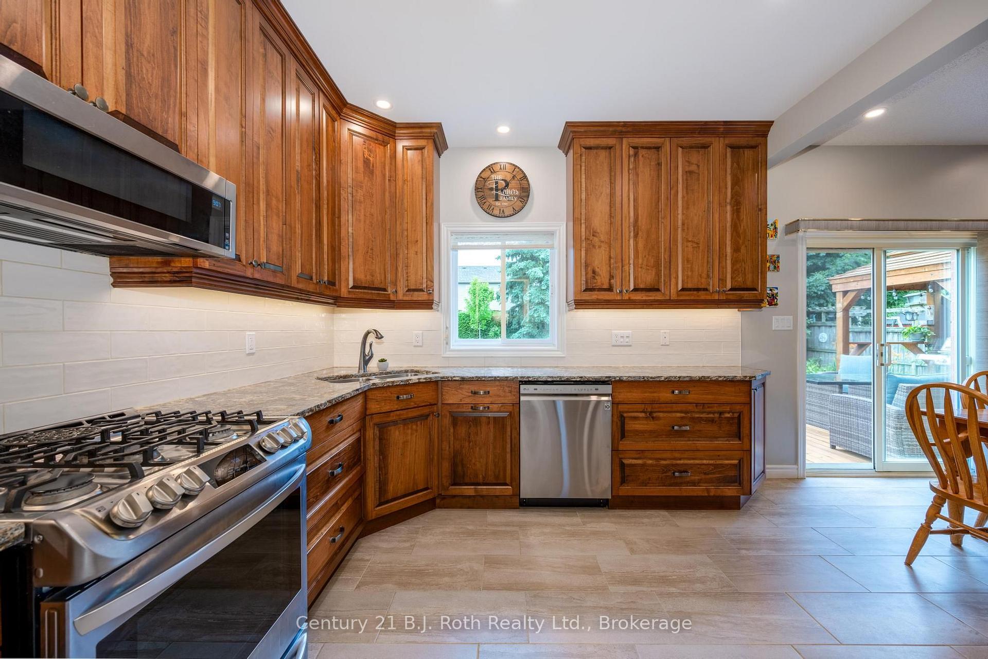 Photo 3 of 58 Meredith Drive, Middlesex Centre, Ilderton — HOMEH