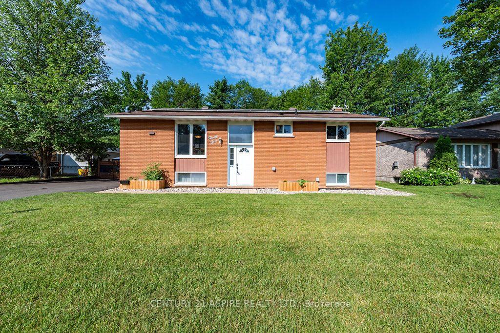 Photo 2 of 23 Roy Street, Petawawa, Petawawa — HOMEH