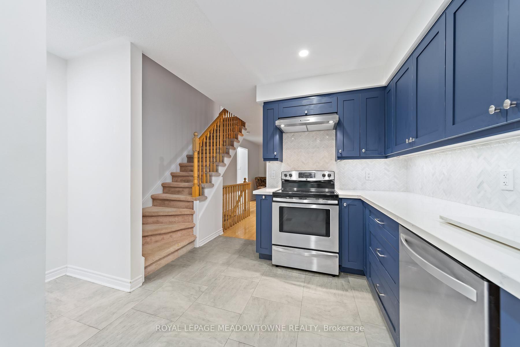 Photo 7 of Unit 11, 76 River Drive, Halton Hills, Georgetown — HOMEH
