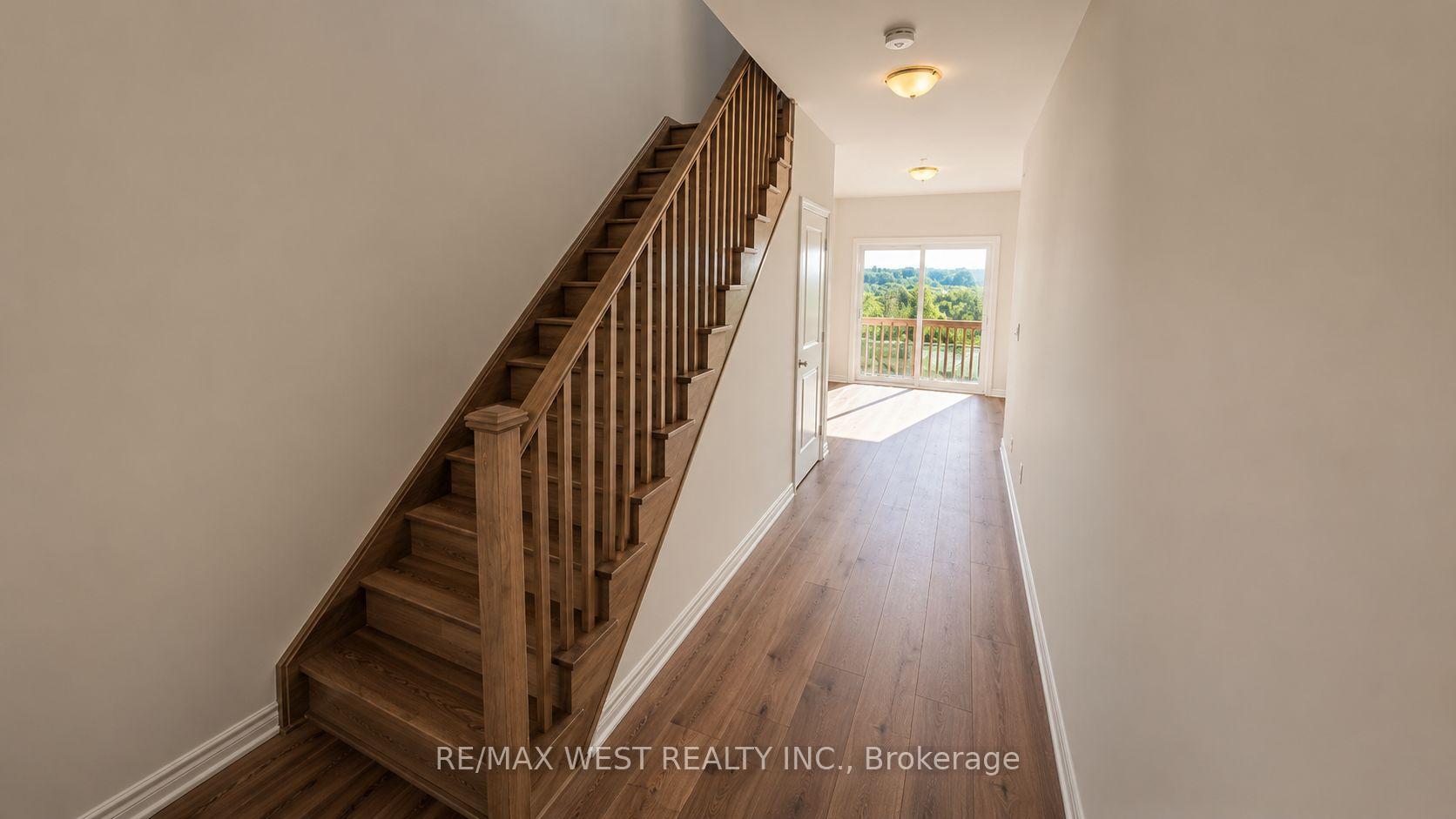 Photo 2 of 15 Inverary Crescent, Vaughan, Kleinburg — HOMEH