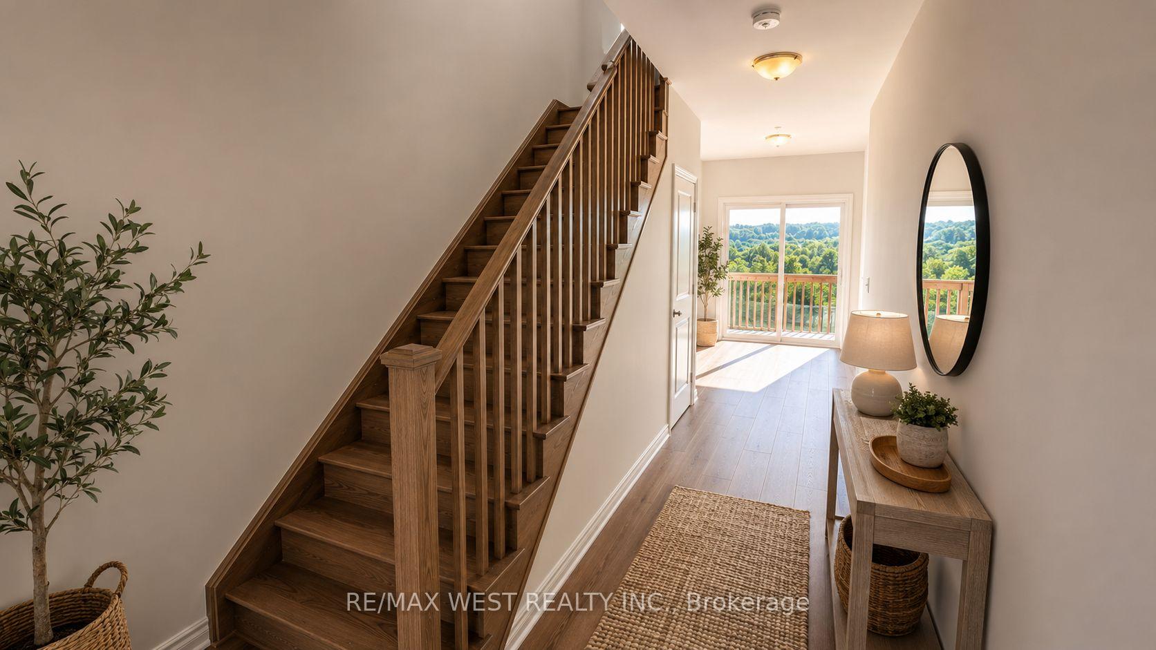 Photo 3 of 15 Inverary Crescent, Vaughan, Kleinburg — HOMEH