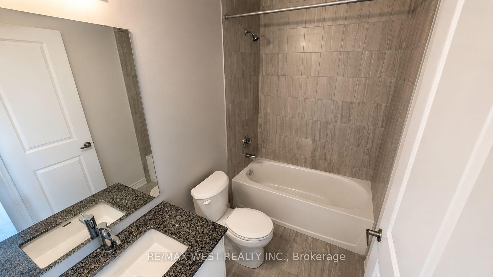 Photo 16 of 15 Inverary Crescent, Vaughan, Kleinburg — HOMEH