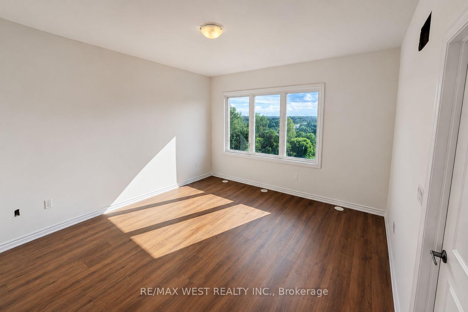 Photo 17 of 15 Inverary Crescent, Vaughan, Kleinburg — HOMEH