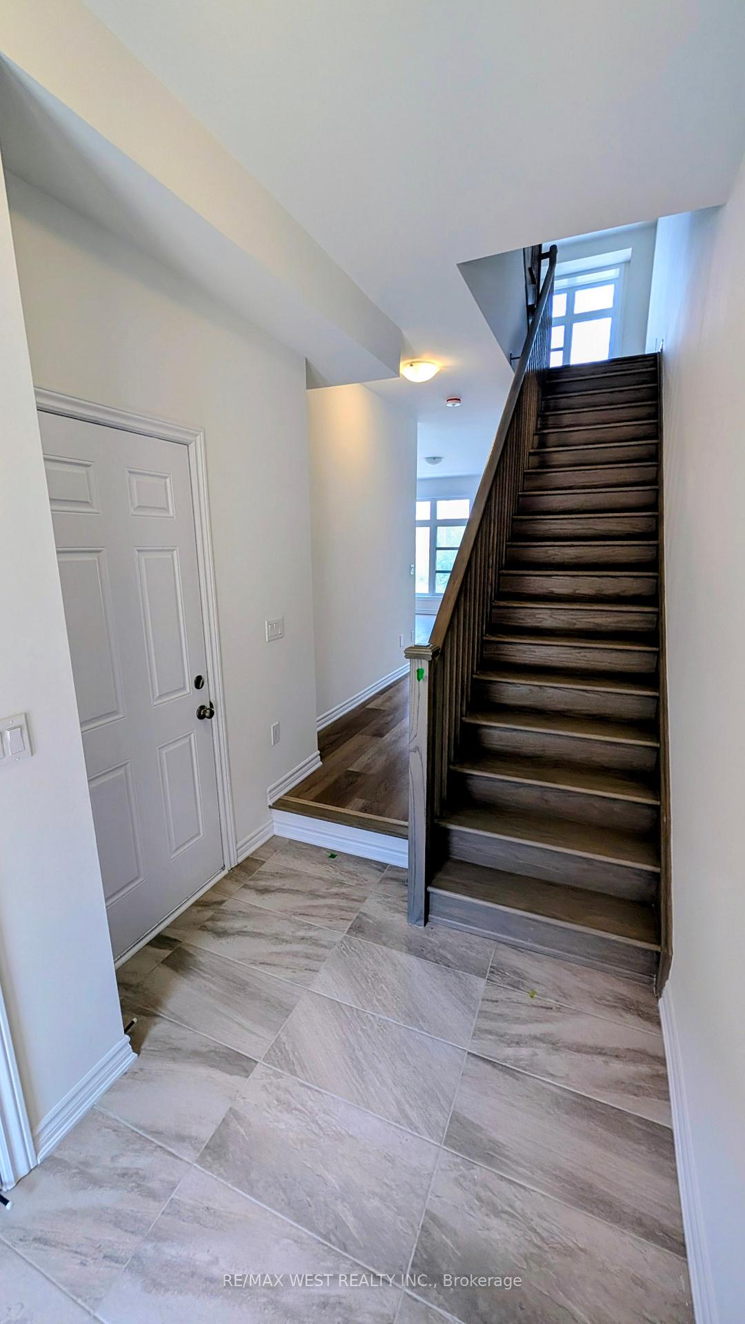 Photo 2 of 91 Inverary Crescent, Vaughan, Kleinburg — HOMEH