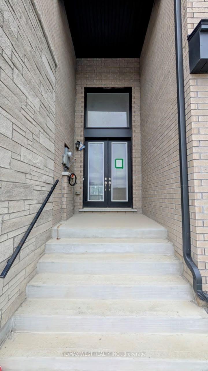 Photo 2 of 106 Wascana Road, Vaughan, Elder Mills — HOMEH