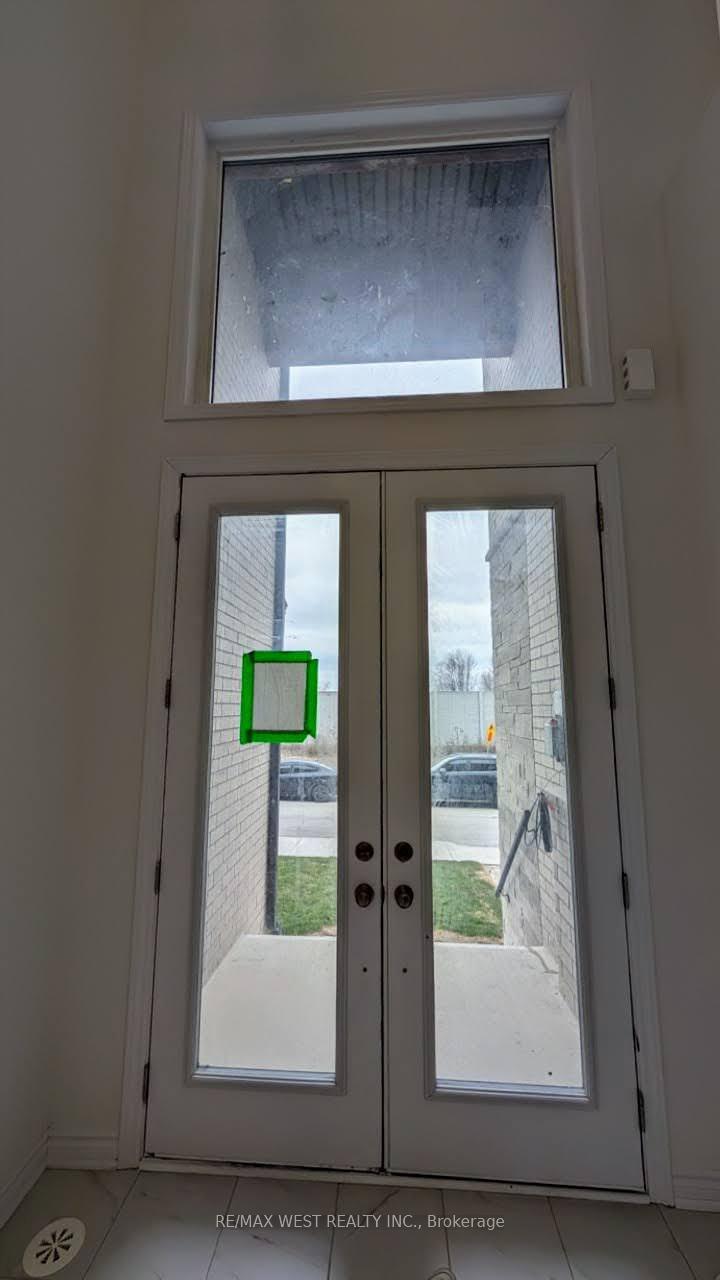 Photo 3 of 106 Wascana Road, Vaughan, Elder Mills — HOMEH