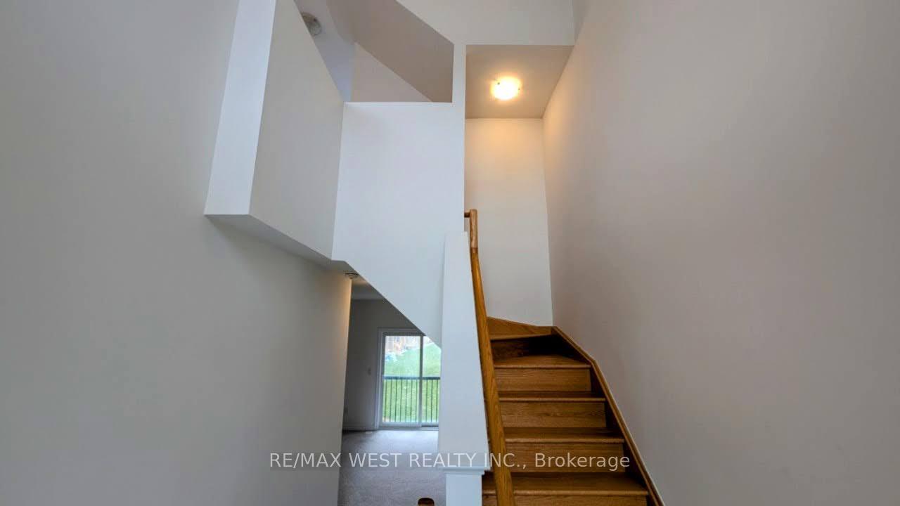 Photo 4 of 106 Wascana Road, Vaughan, Elder Mills — HOMEH
