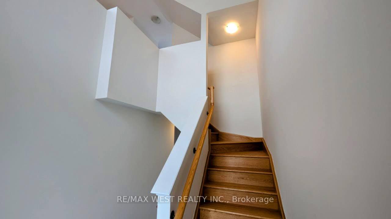 Photo 10 of 106 Wascana Road, Vaughan, Elder Mills — HOMEH