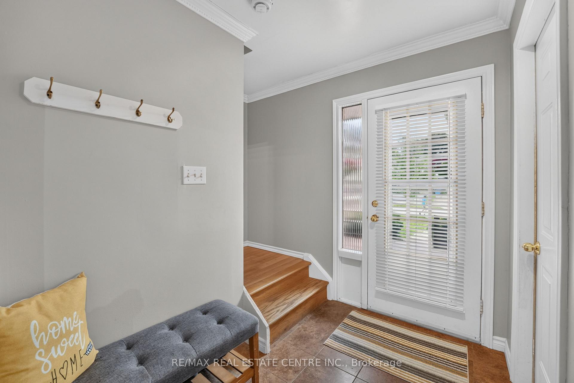 Photo 5 of 23 Burbank Crescent, Orangeville — HOMEH