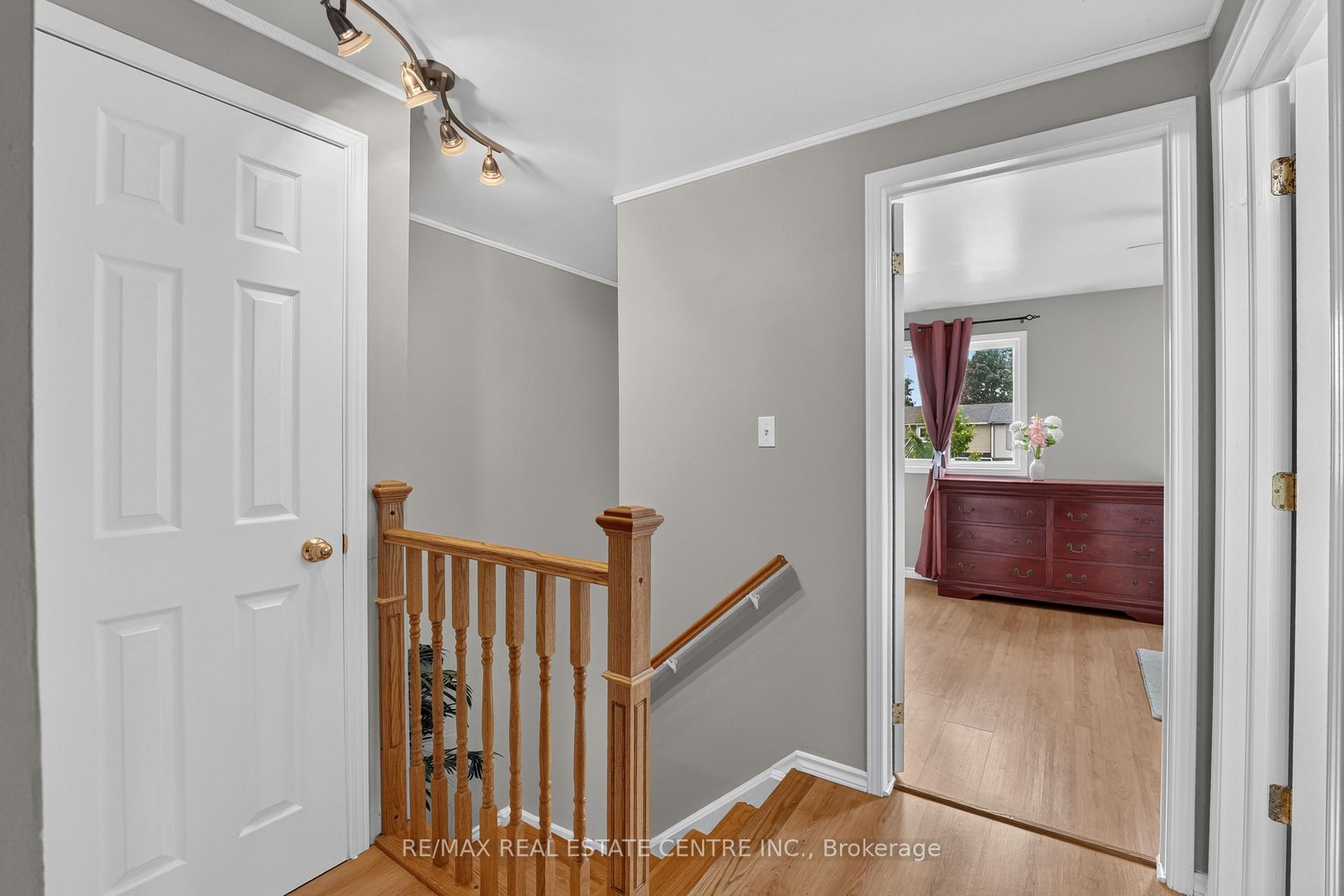 Photo 16 of 23 Burbank Crescent, Orangeville — HOMEH