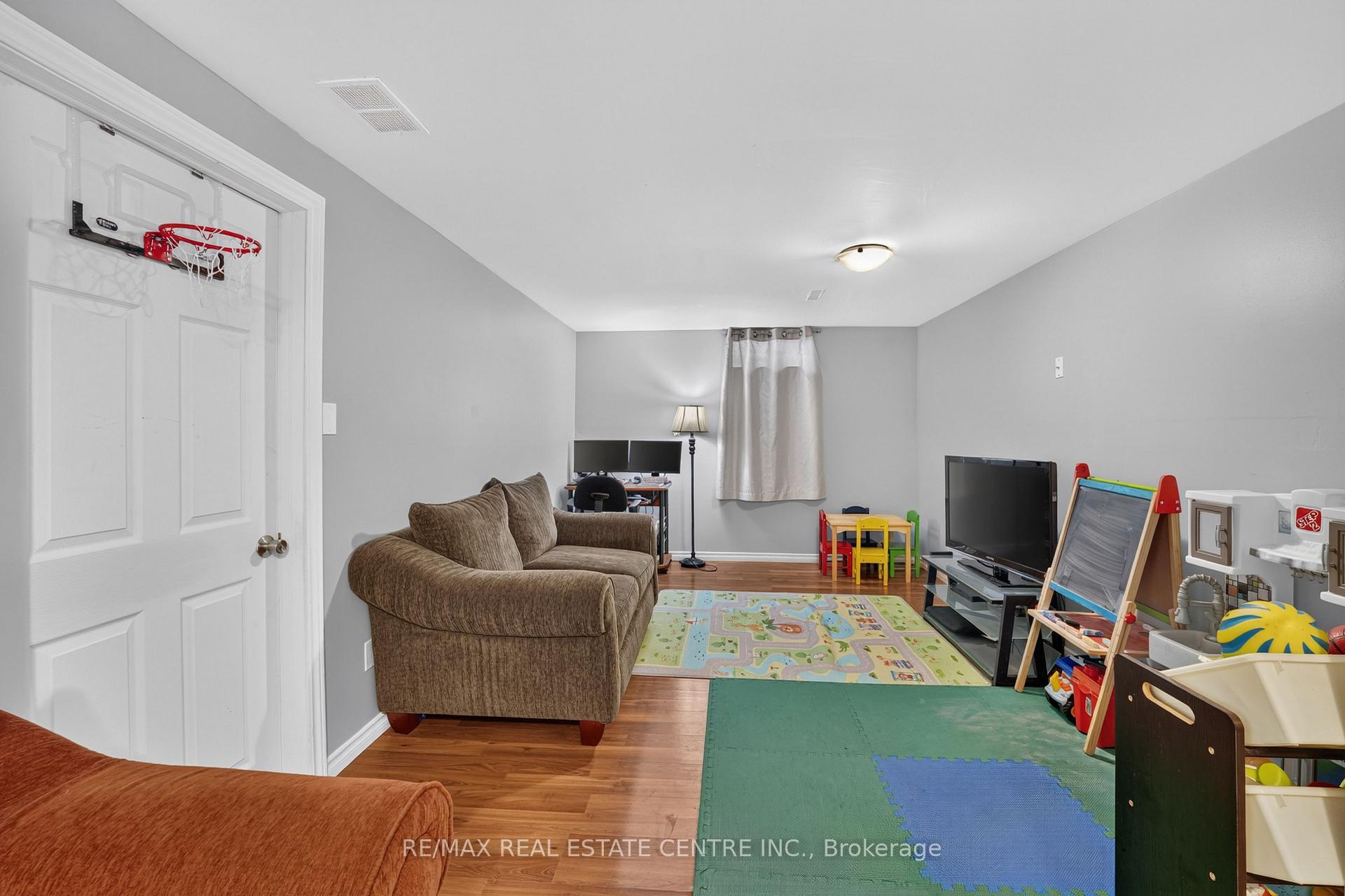 Photo 24 of 23 Burbank Crescent, Orangeville — HOMEH