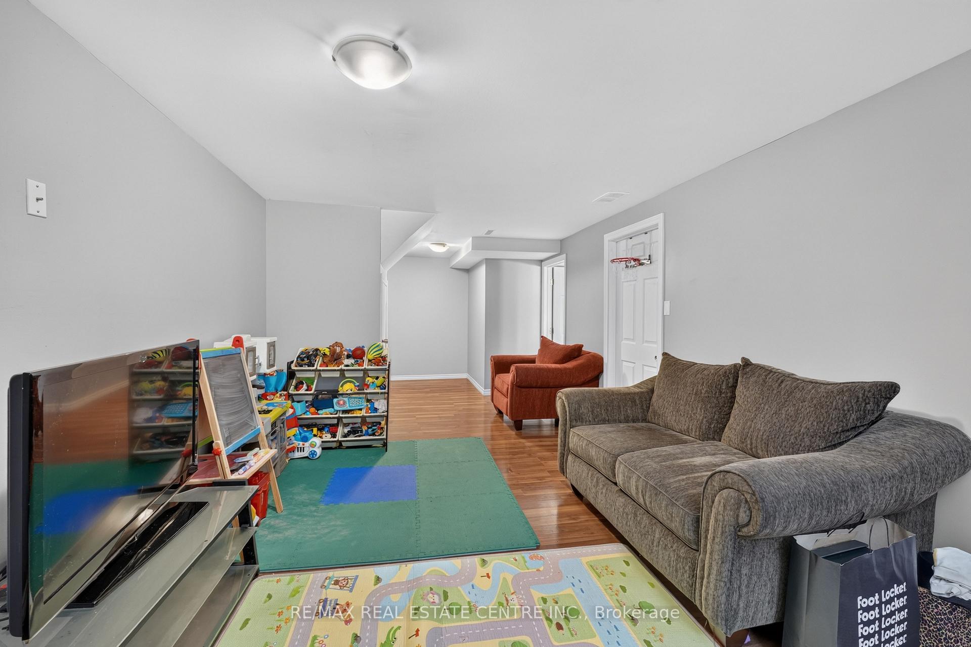 Photo 25 of 23 Burbank Crescent, Orangeville — HOMEH