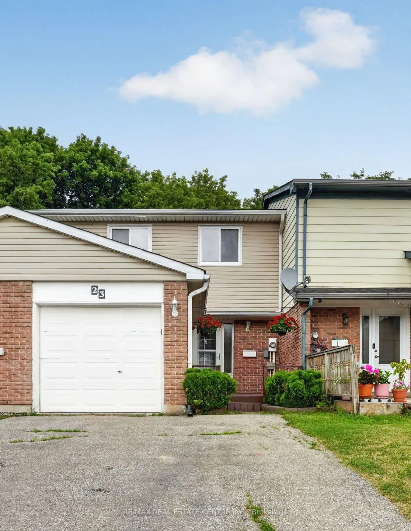Photo 2 of 23 Burbank Crescent, Orangeville — HOMEH