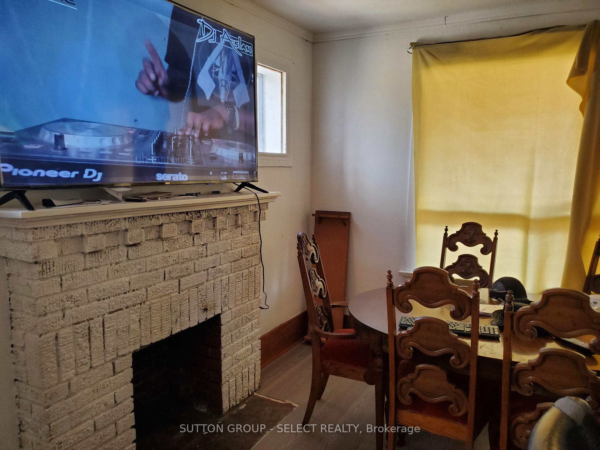 Photo 4 of 764 King Street, London, East L — HOMEH